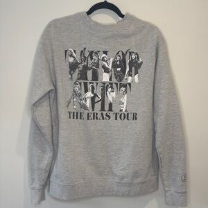 Taylor Swift The Eras Tour Sweatshirt Size Large Grey